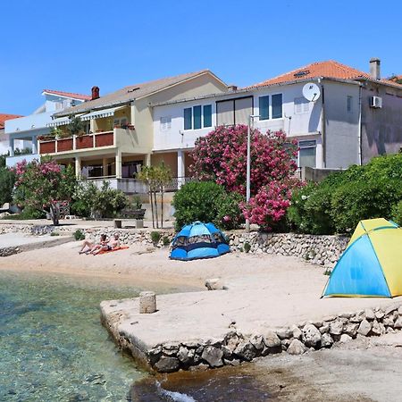 Apartments By The Sea Mandre, Pag - 3084 콜란 외부 사진