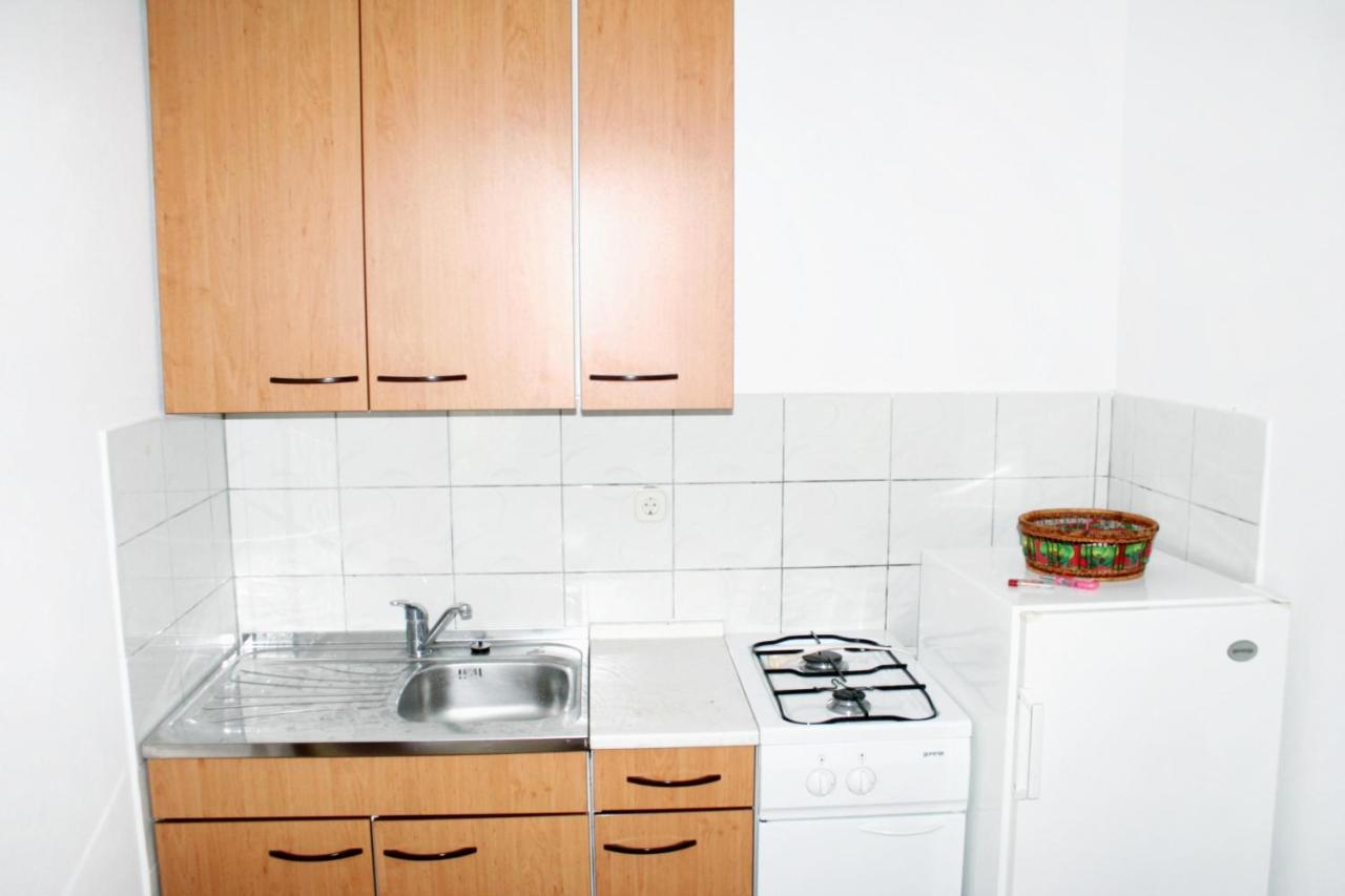 Apartments By The Sea Mandre, Pag - 3084 콜란 외부 사진