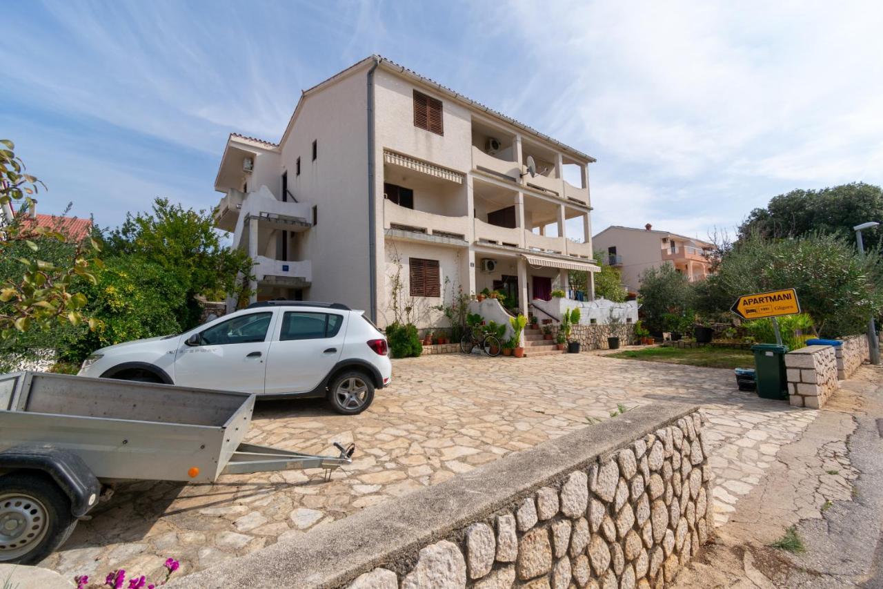 Apartments By The Sea Mandre, Pag - 3084 콜란 외부 사진