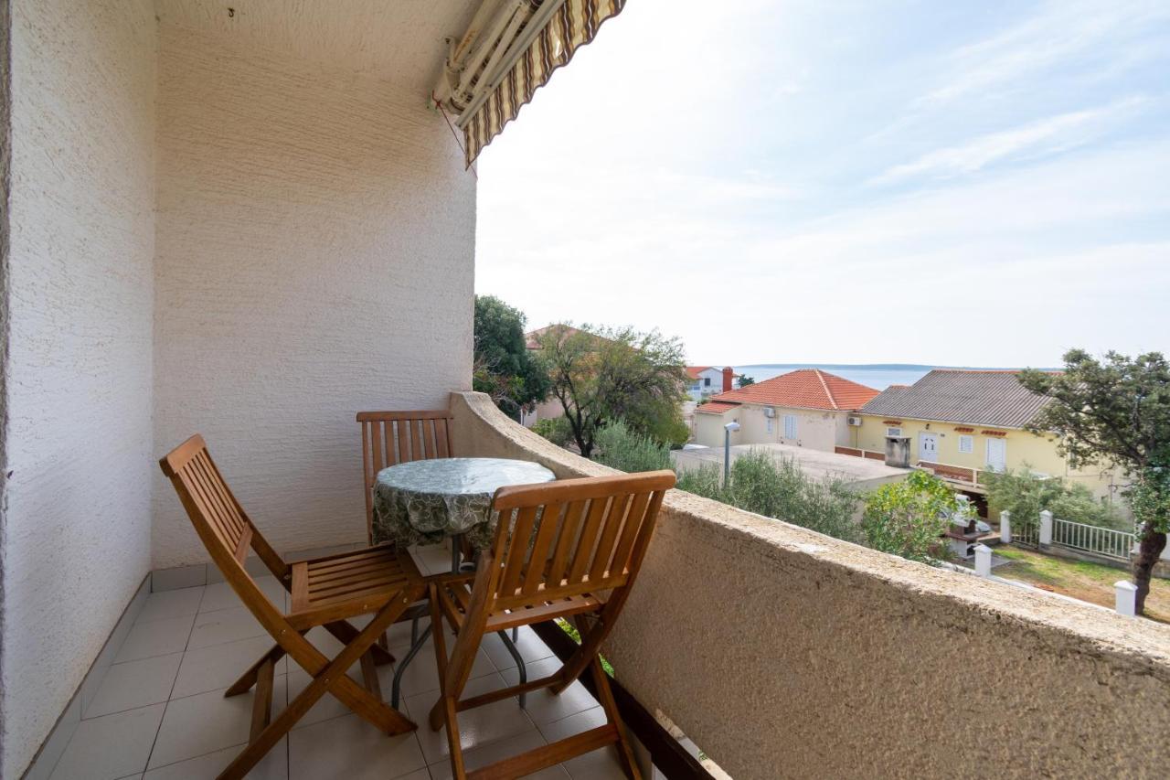 Apartments By The Sea Mandre, Pag - 3084 콜란 외부 사진
