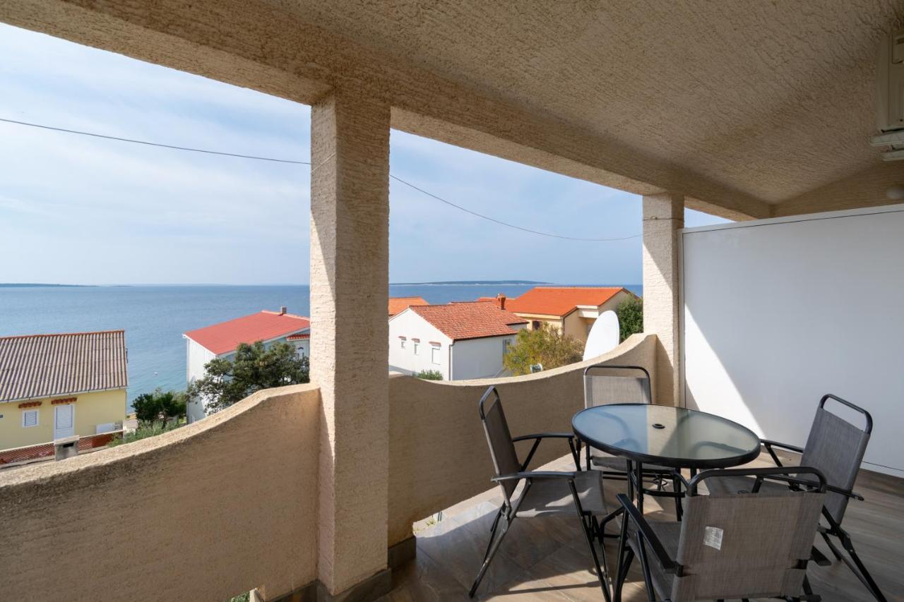 Apartments By The Sea Mandre, Pag - 3084 콜란 외부 사진