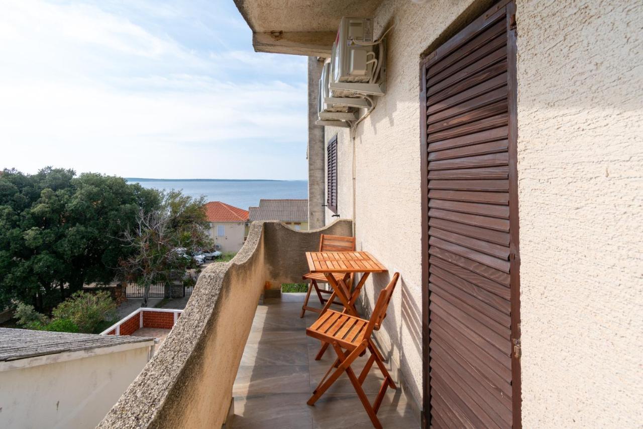 Apartments By The Sea Mandre, Pag - 3084 콜란 외부 사진
