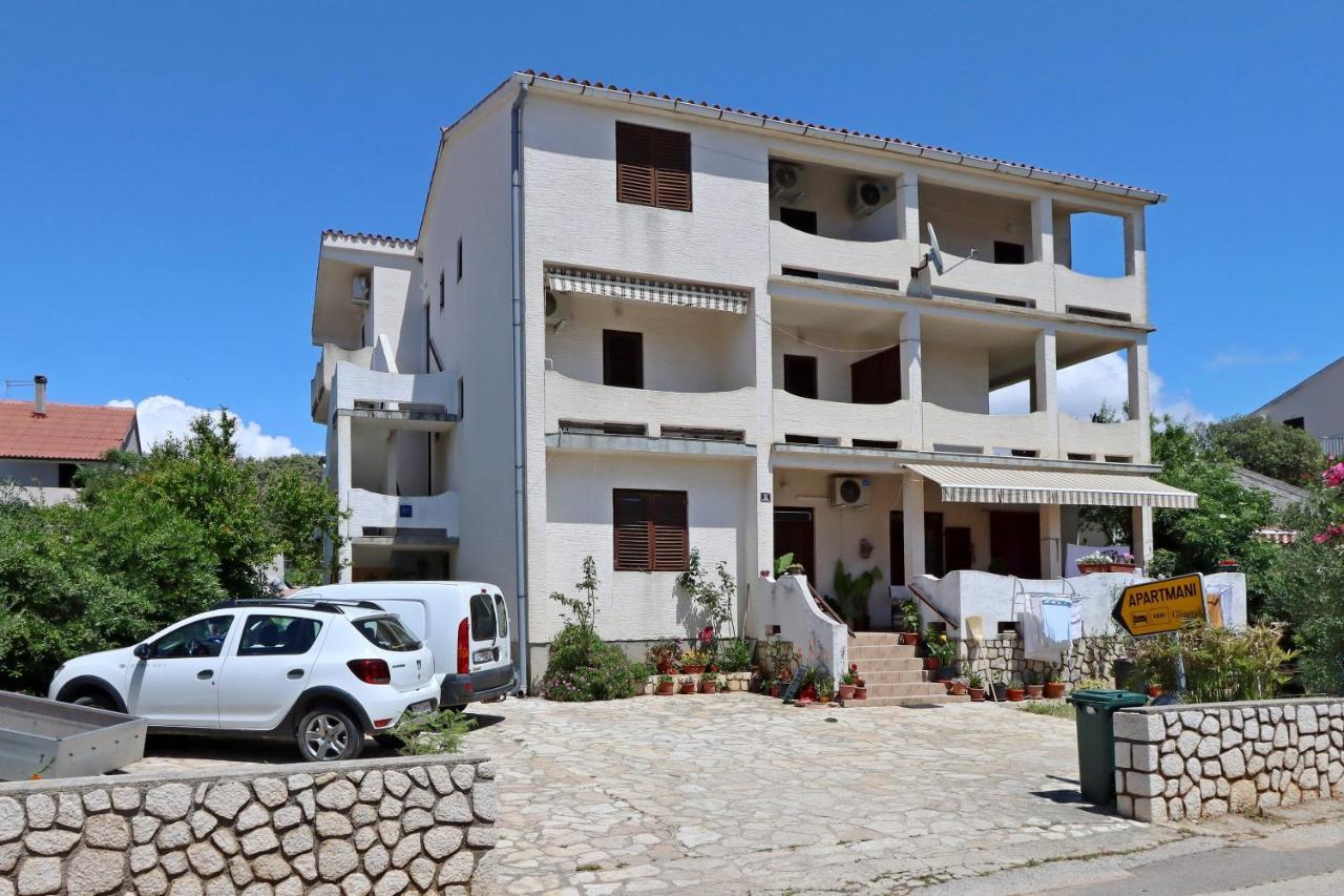 Apartments By The Sea Mandre, Pag - 3084 콜란 외부 사진