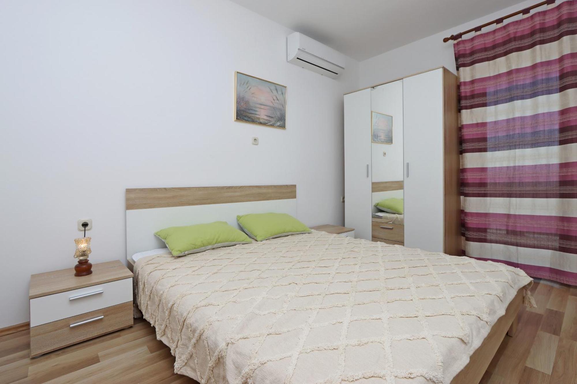 Apartments By The Sea Mandre, Pag - 3084 콜란 외부 사진