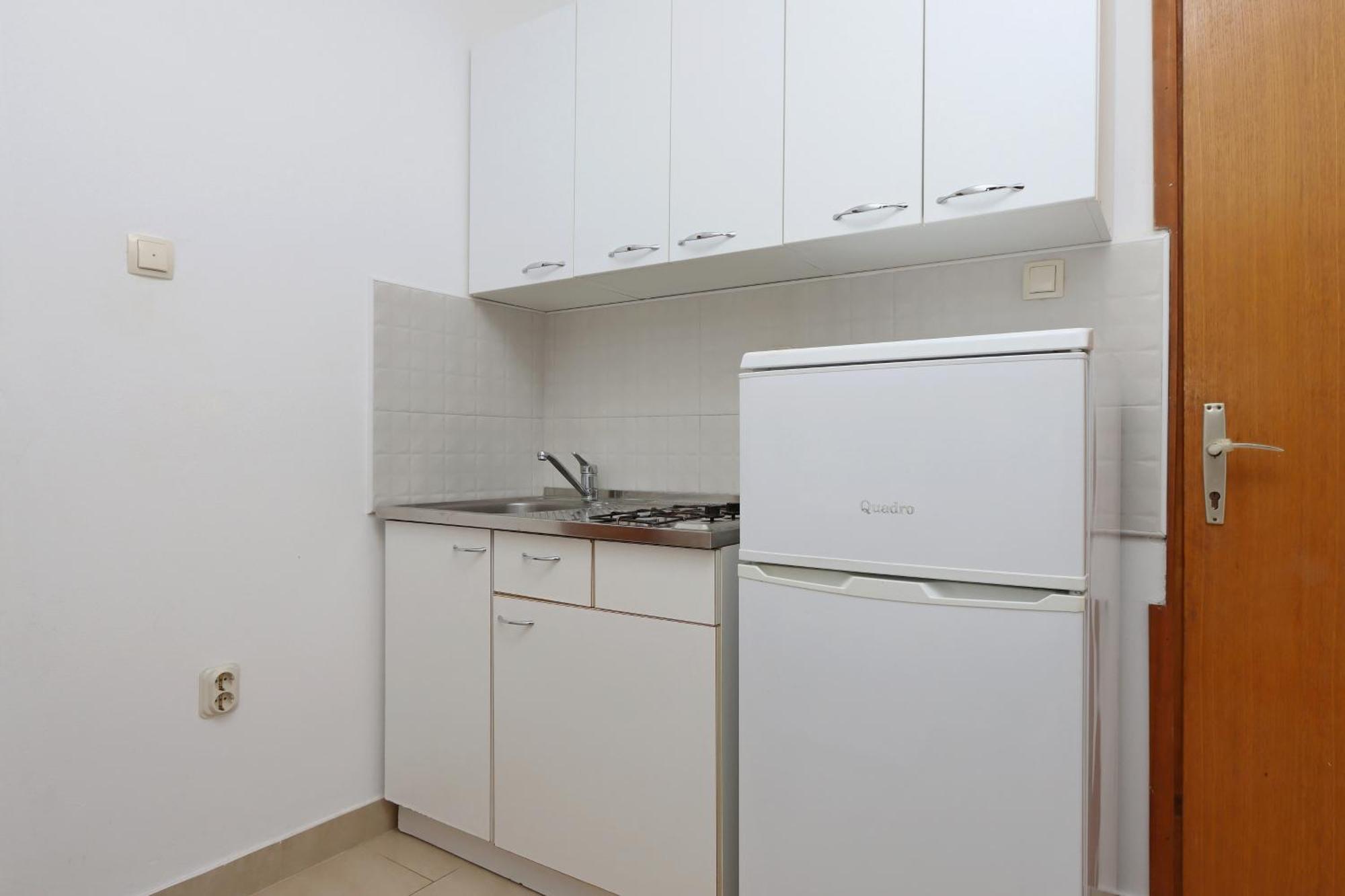 Apartments By The Sea Mandre, Pag - 3084 콜란 외부 사진