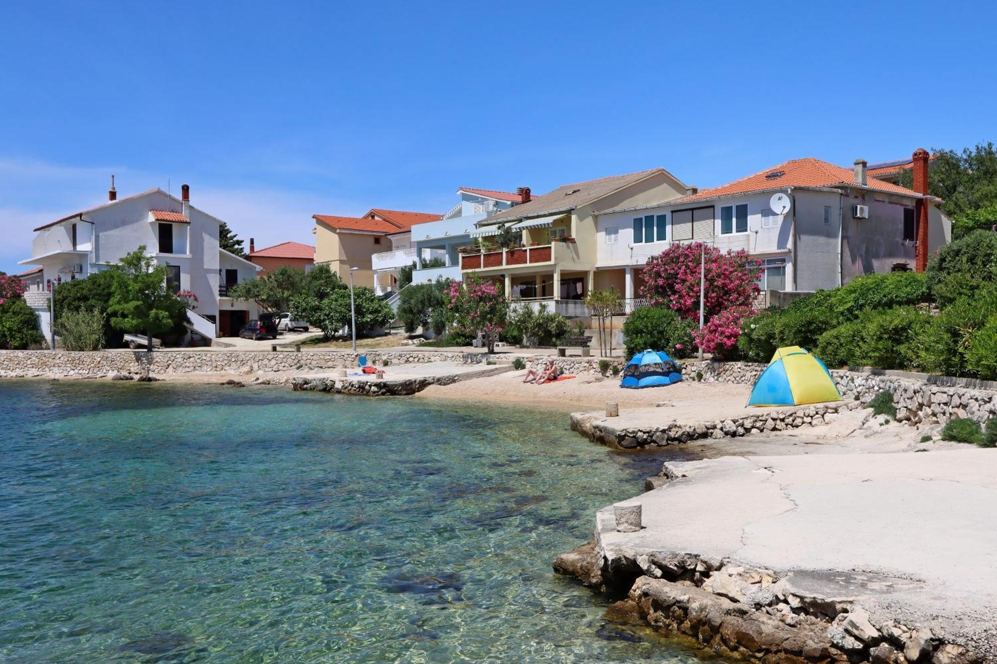 Apartments By The Sea Mandre, Pag - 3084 콜란 외부 사진