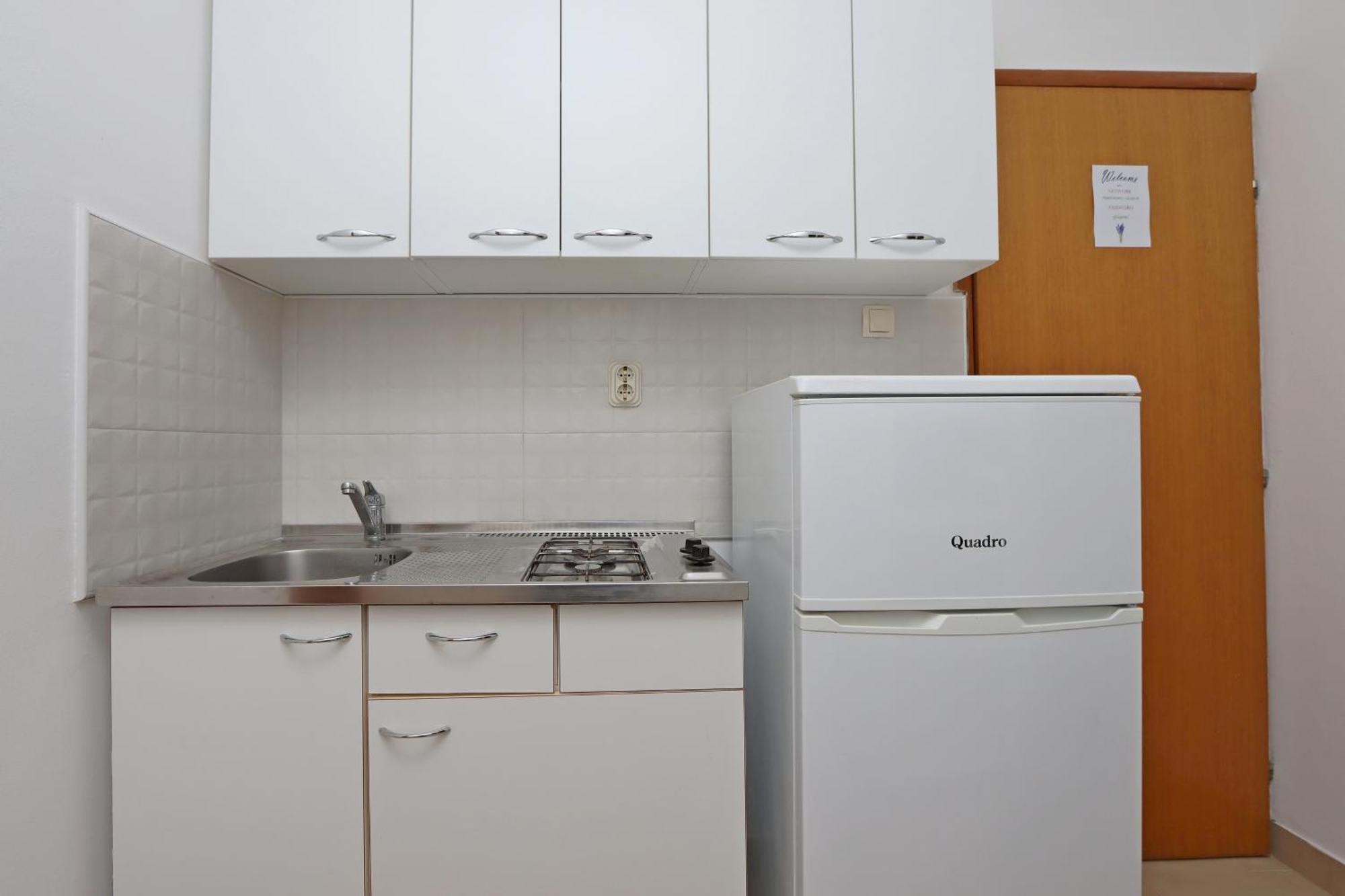 Apartments By The Sea Mandre, Pag - 3084 콜란 객실 사진