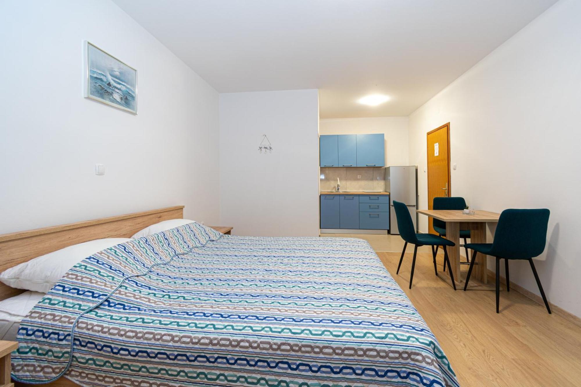 Apartments By The Sea Mandre, Pag - 3084 콜란 객실 사진